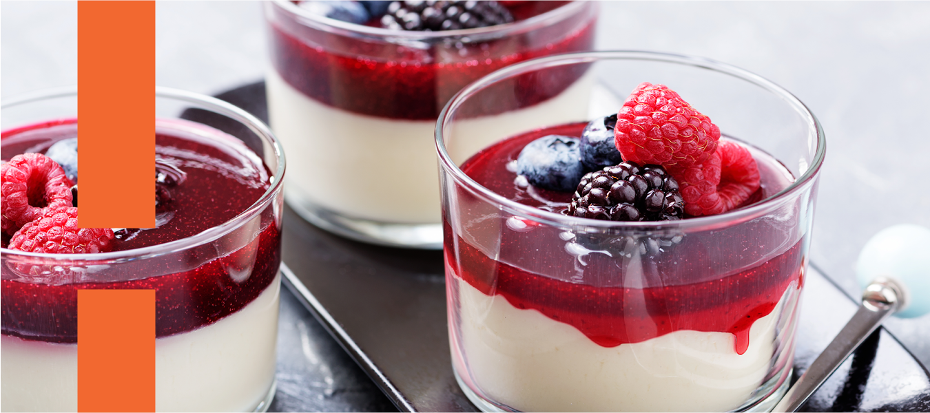panacota com calda de frutas vermelhas