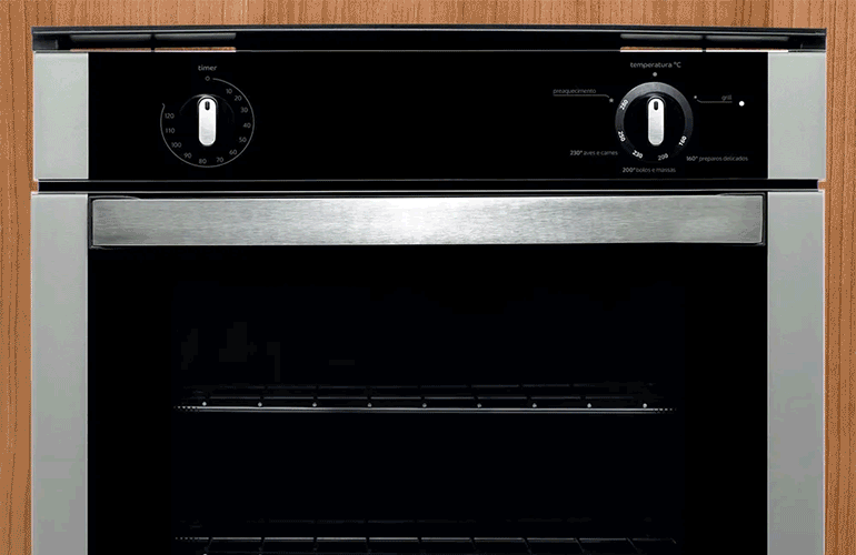 forno preto assando um brownie recheado com nutella, destaque para a temperatura ideal para o cozimento.