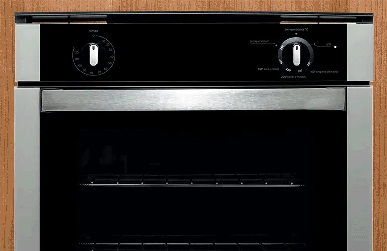 forno preto assando um brownie recheado com nutella, destaque para a temperatura ideal para o cozimento.