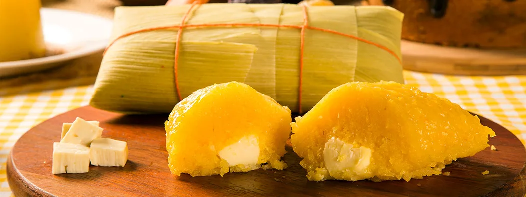 Pamonha doce recheada de queijo