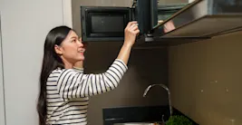 Como ajustar o relógio do micro-ondas