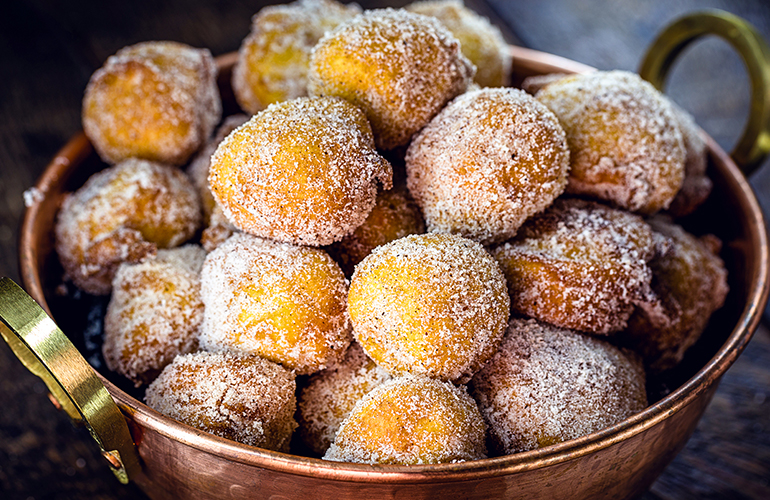 Receita de como fazer bolinho de chuva tradicional