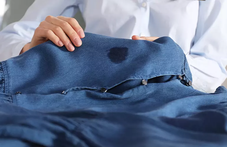 como tirar manchas das roupas