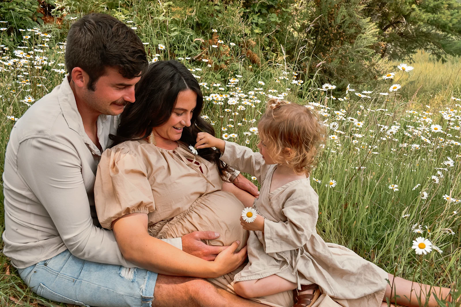 A glowing maternity portrait in the northern Tasmanian landscape