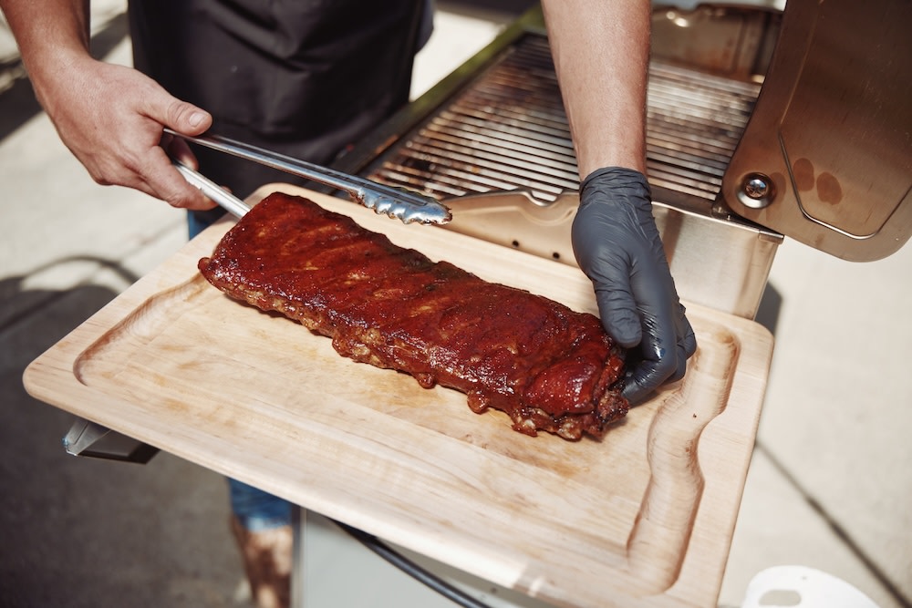Allowing the gas grill ribs to rest