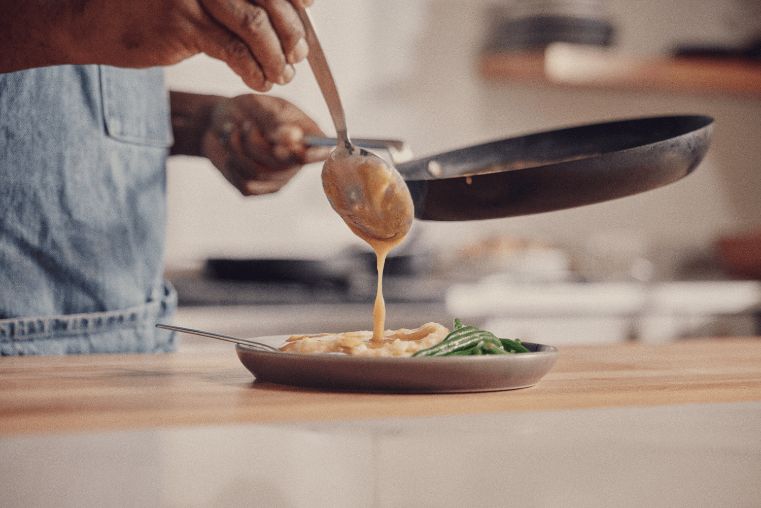 Roasted Turkey Bone Broth Gravy