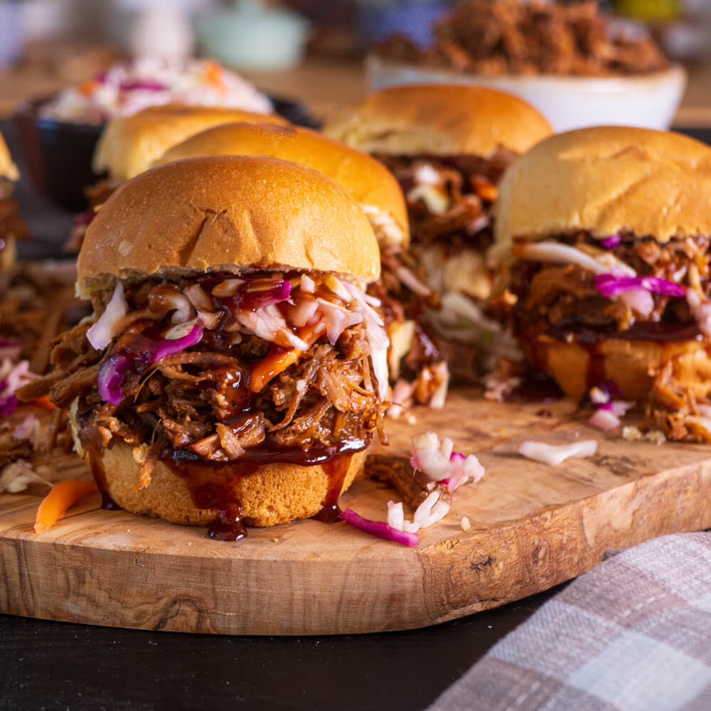 Pulled pork sandwich with coleslaw