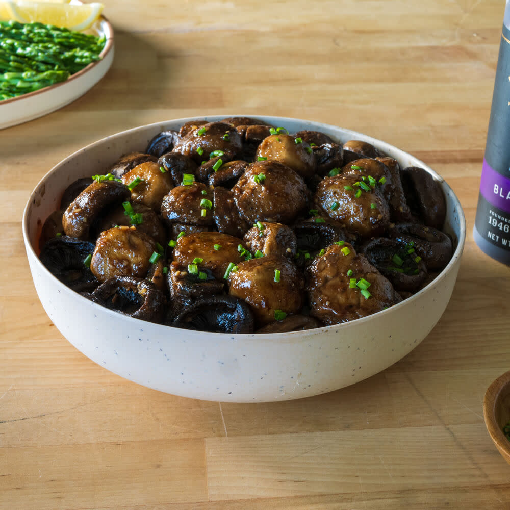 Black garlic marinated mushrooms featured|black garlic marinated mushrooms