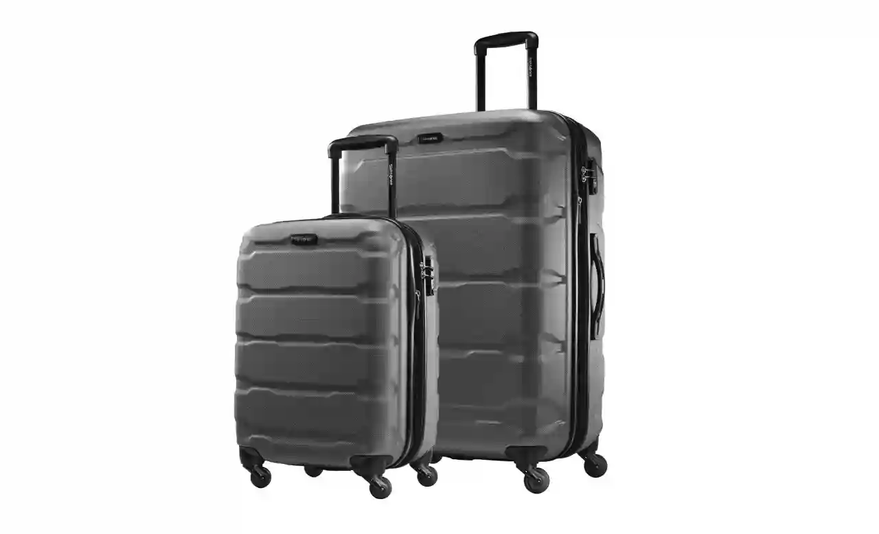 https://images.ctfassets.net/qh77wwp4t6l6/3aDln7anxPSWIoBZnj0JxN/58fba1e051b8a643570e0d074d697682/samsonite_Hero_Image.jpg