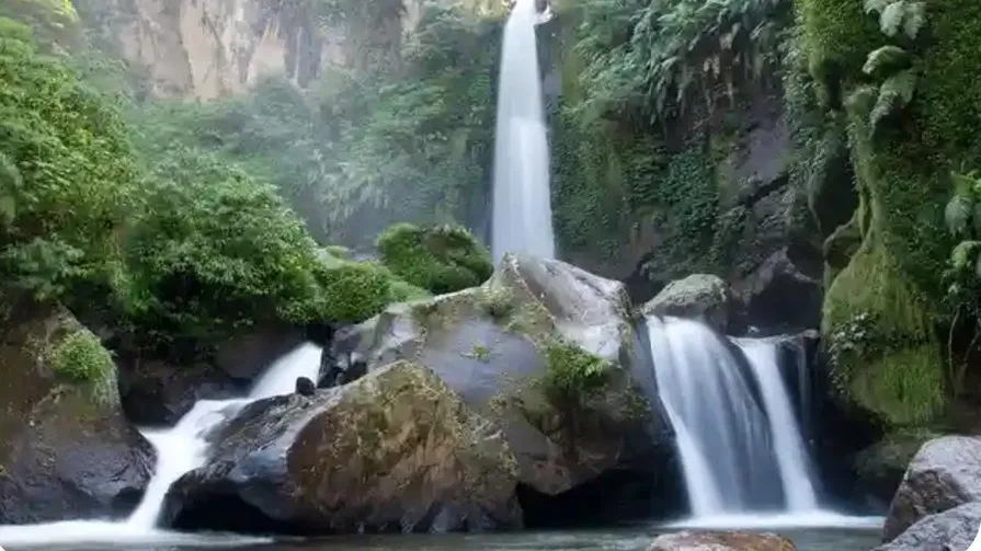 Coban Glotak: Ekoturisme Air Terjun Tersembunyi di Hutan Hujan Lereng Kawi