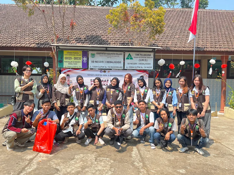 Literasi Digital Mahasiswa KKN Unmer Kelompok 10 Sosialisasikan Internet Sehat di SDN 03 Bedalisodo