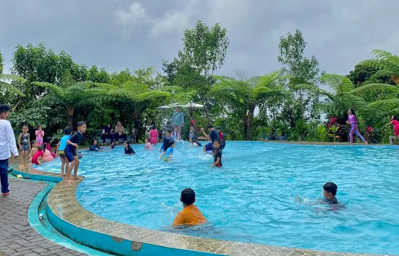 Kolam Renang Putri Tidur
