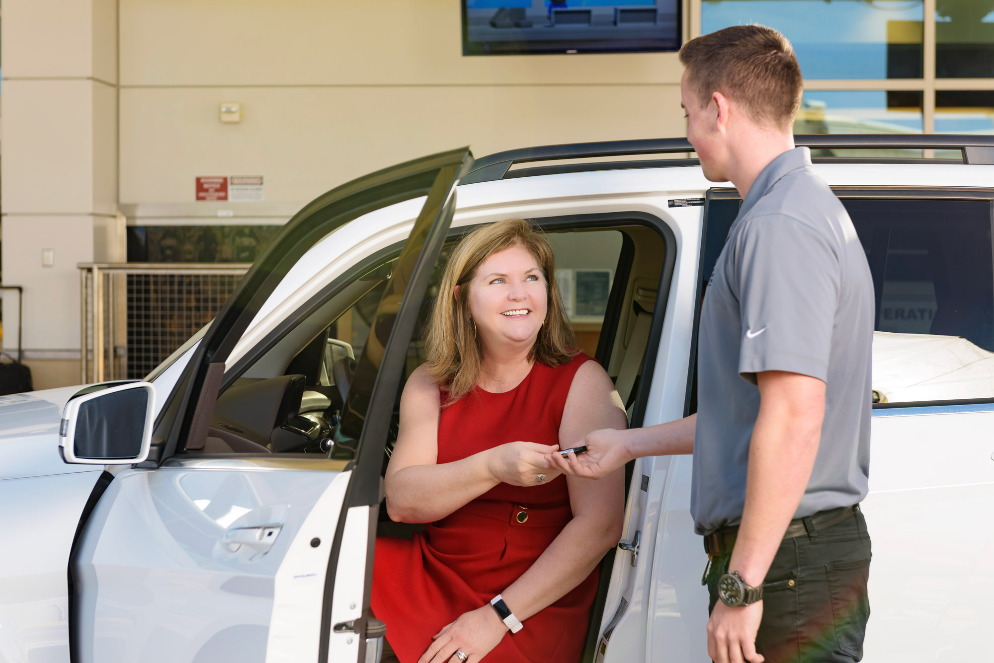 Car-Woman-man-service-DSC1389d
