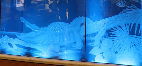 Artist: Sharon Roadcap-Quinlivan
Details: 2002, Custom designed etched glass panels
Location: Terminal A, Level 3, North Walk