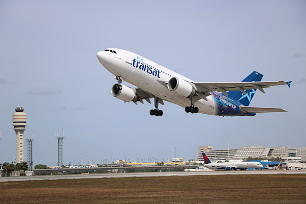 Airplane-taking-off-IMG 2429
