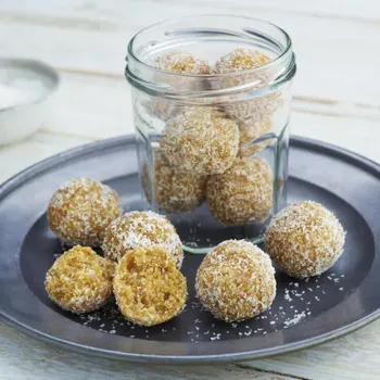 RECIPE - Apricot Shredded Wheatmeal and Macadamia Balls (1)