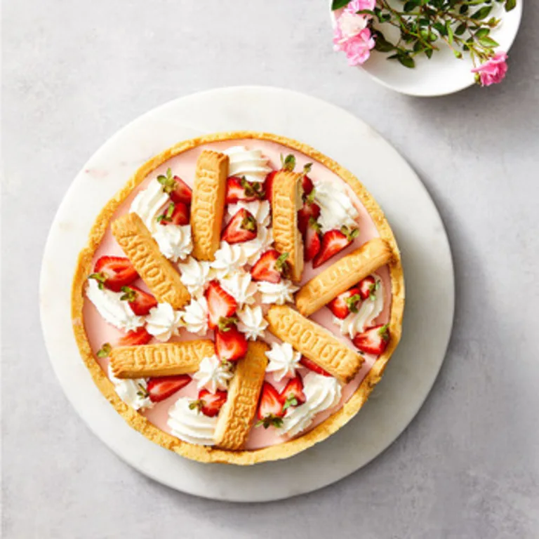 Arnott's Gluten Free Fresh Strawberry Cheesecake