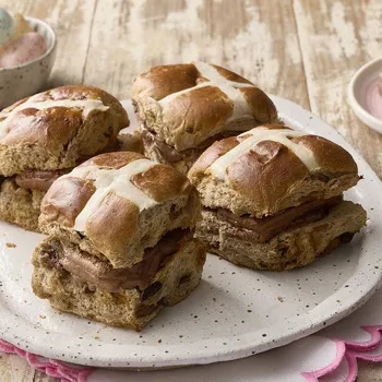 HotCrossBun-TimTam 04 16x9 1