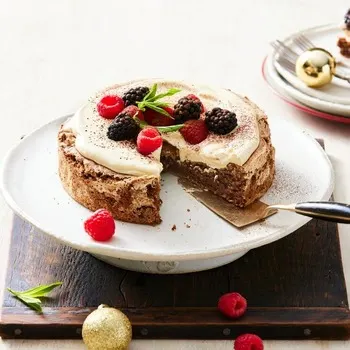 FARMBAKE 051121 TripleChocMacaronCake03 (1)