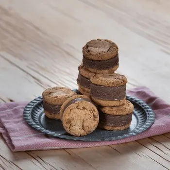 arnotts-farmbake-chocolate-chip-ice-cream-sandwiches