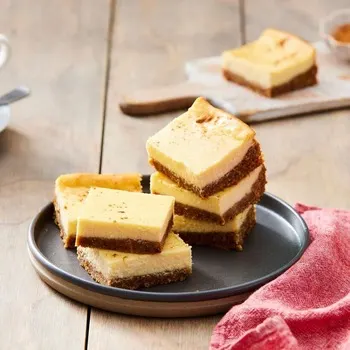FARMBAKE 051121 GoldenCrunchCheesecake02 (1)