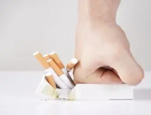 Diversos métodos para dejar de fumar en un diseño visual.