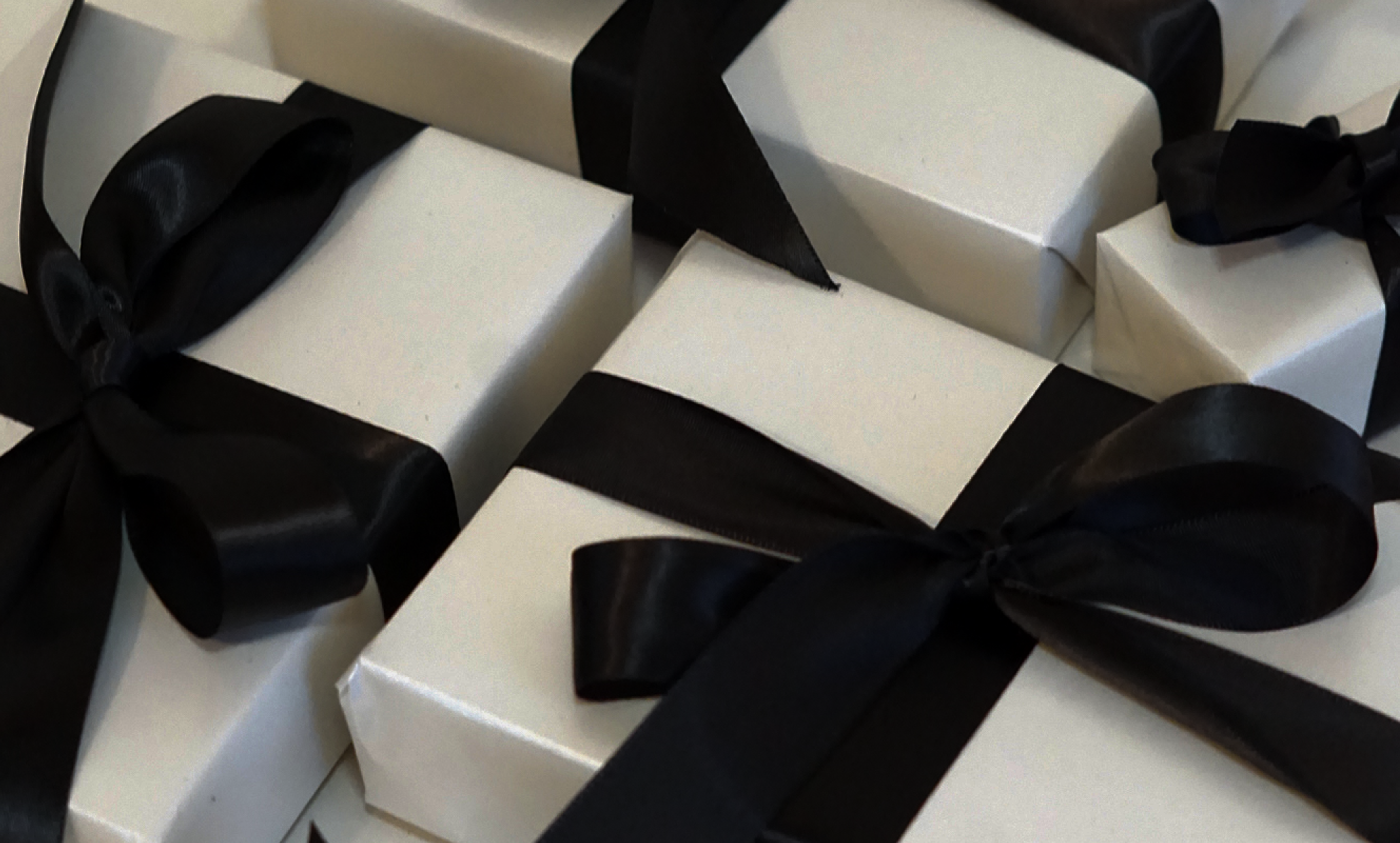 13 Unique and Creative Wedding Gifts to Get the Newlyweds