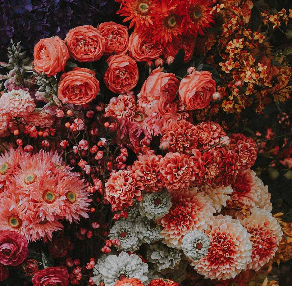 a bouquet featuring the colour pallette verona sunset