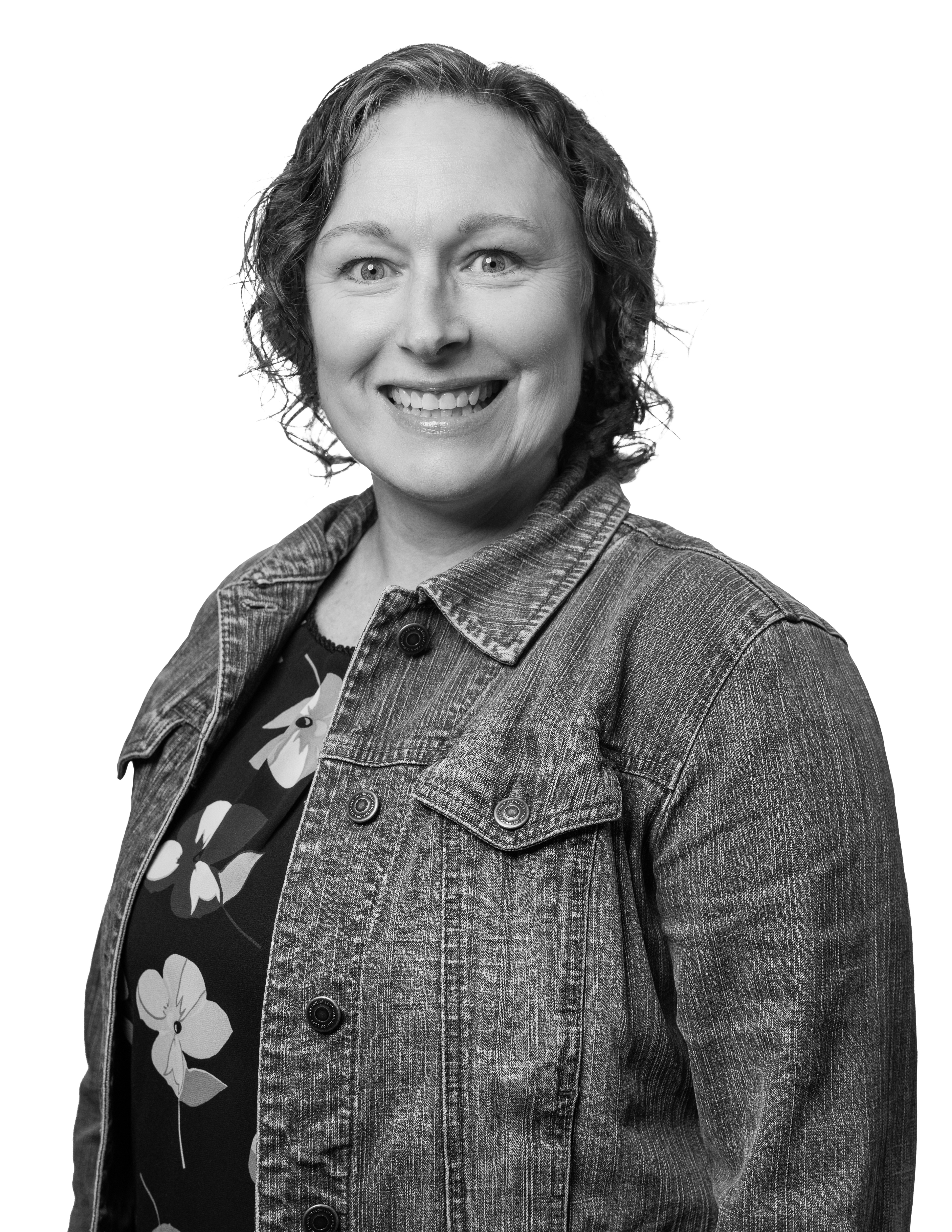 Niki Armstrong headshot