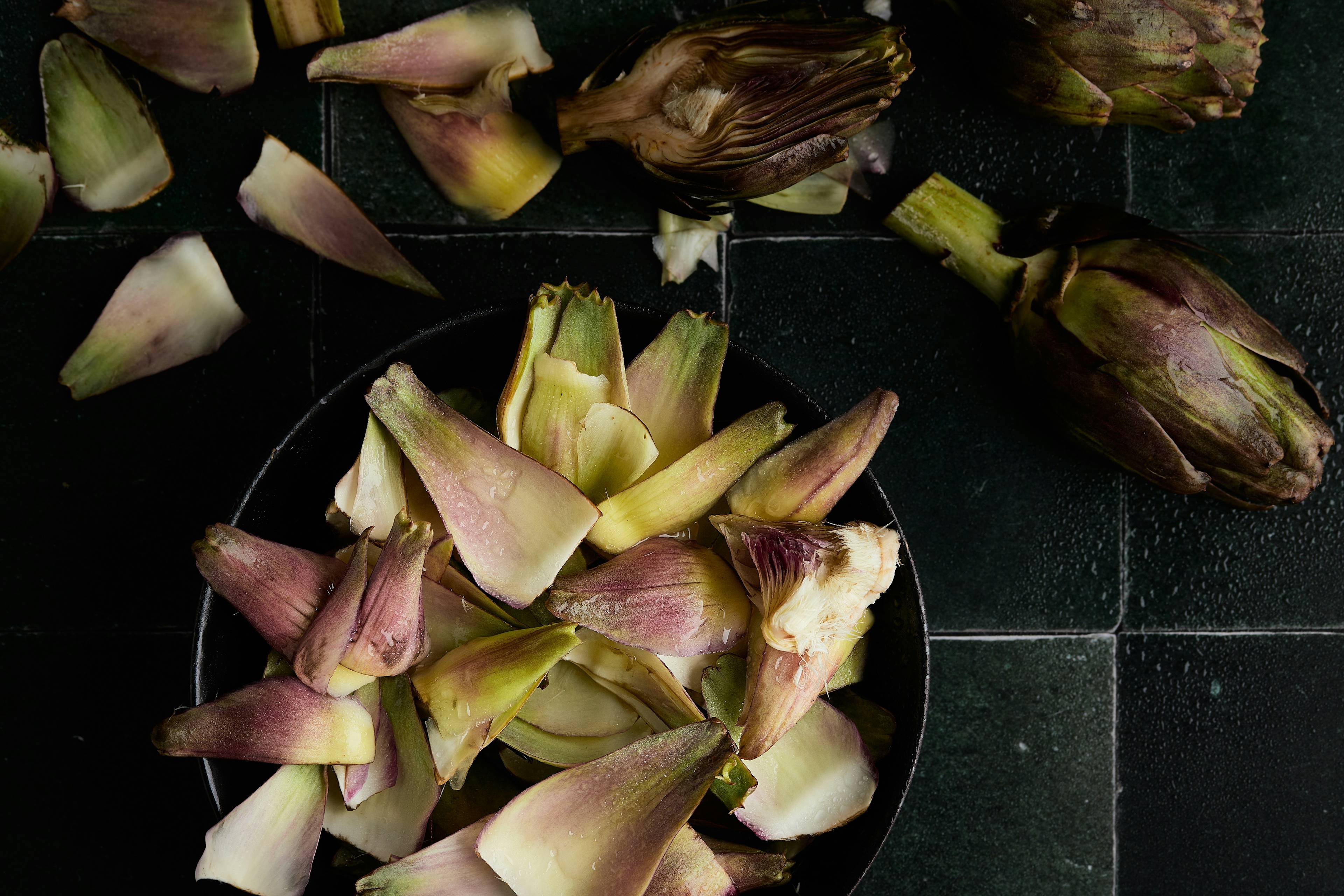 Eating artichokes