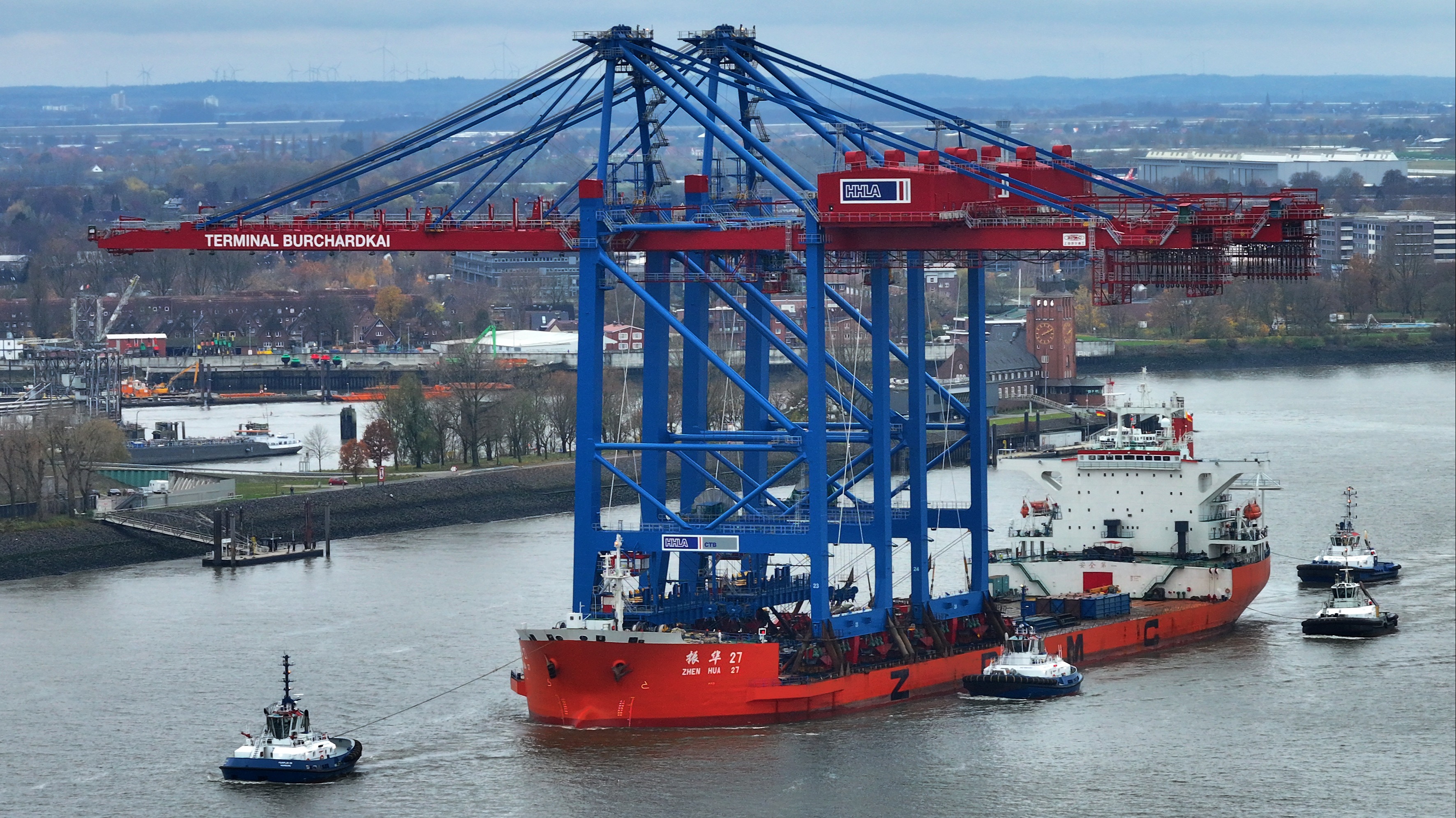 Neue Containerbrücken für den Burchardkai