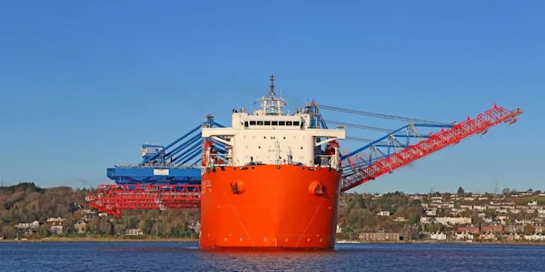 Neue ferngesteuerte Containerbrücken im Hamburger Hafen