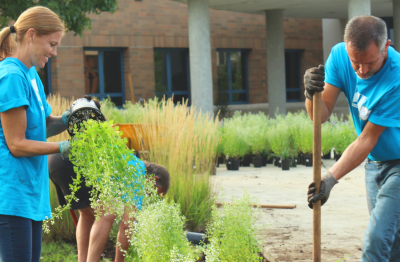 Volunteers Working cropped anna-earl-cTtE2FlIRoU-unsplash