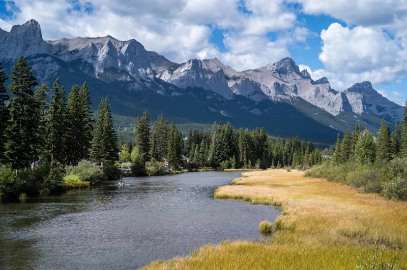 Ultimate Colorado Hiking Layering Guide: What to Wear for Every Season