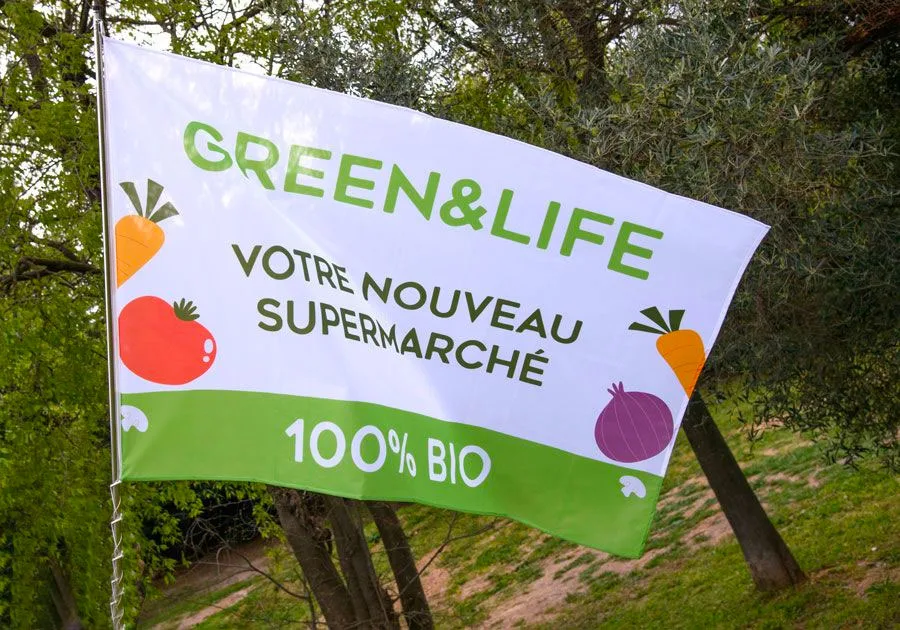 Drapeau pour mat avec drisse