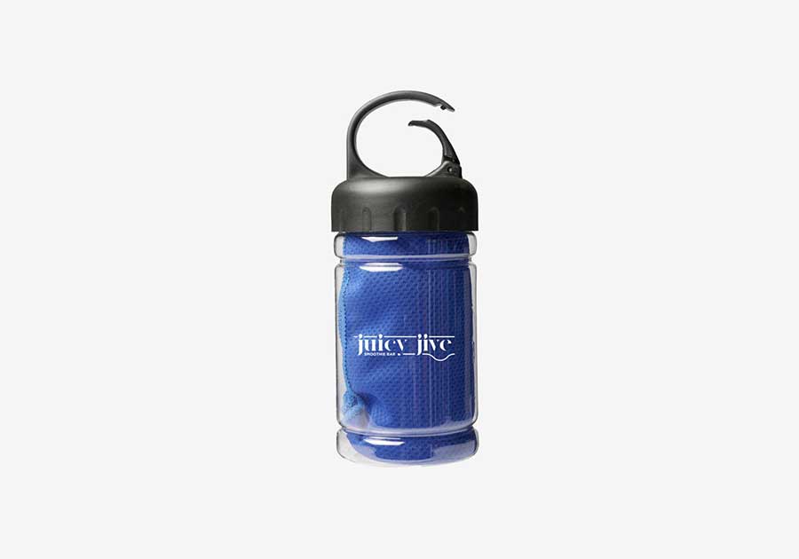 Serviette rafraîchissante avec étui mousqueton en PET Remy bleu