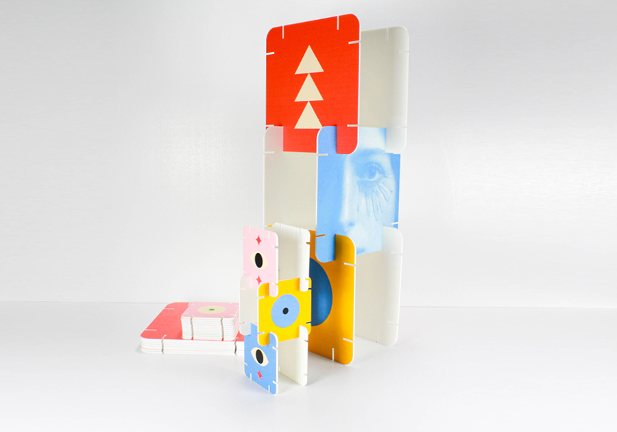 Tótem de cartón con caras intercambiables, modular, 15x15 y 35x35 cm