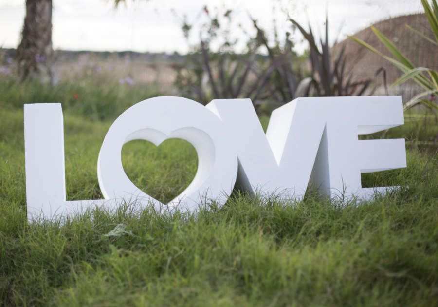 Letras y logo de poliestireno Love