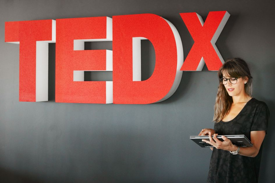 Letra y logotipo de poliestireno de ted