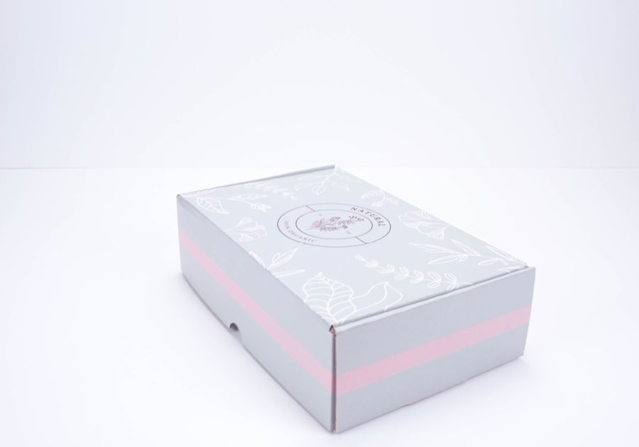 Caja de envío con solapa cerrada