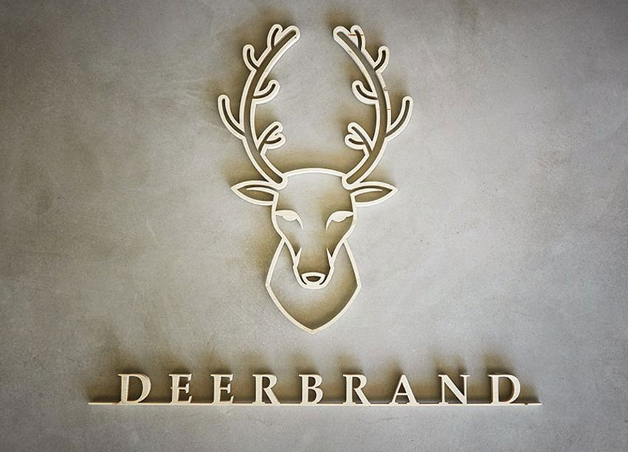 Letra y logotipo de madera de 19 mm de deerbrand