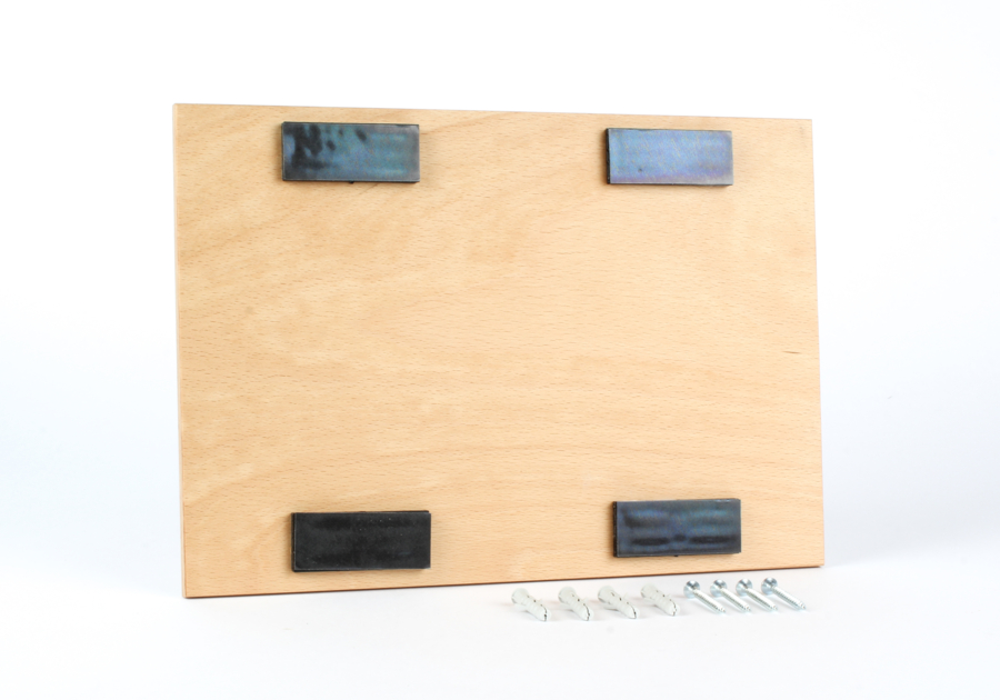 Placa de madera grabada Dorso de la placa con fijación adhesiva encolada 21x30cm