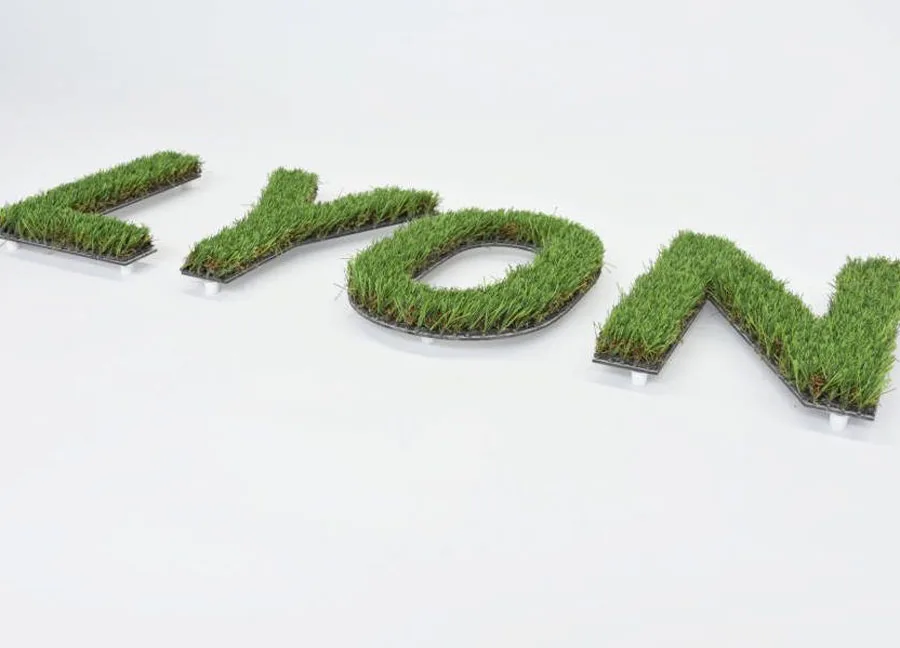 Lettre et logo dibond avec vegetal synthetique