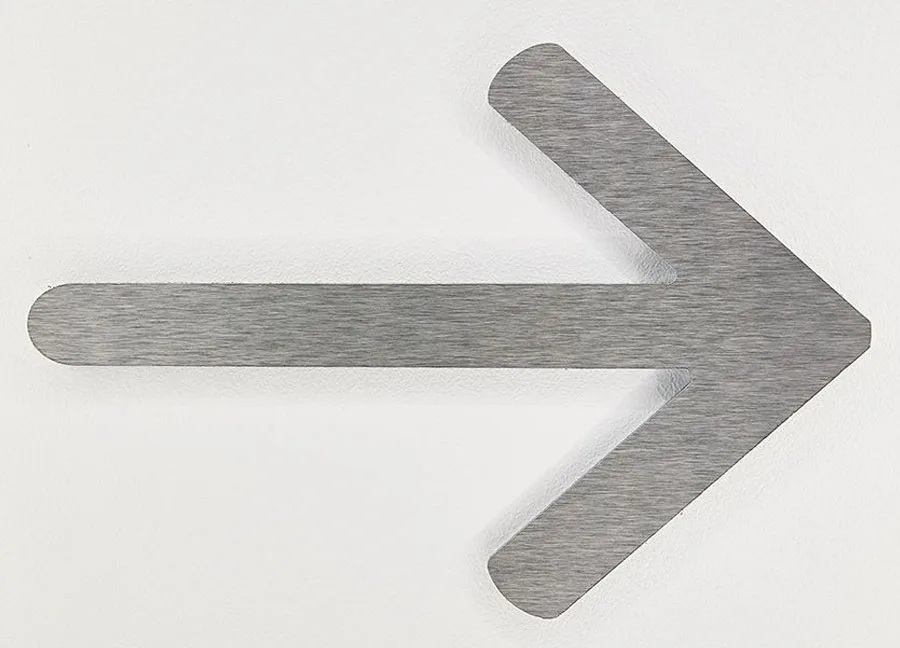 Lettre et logo aluminium or ou argent 3mm Fleche Argent