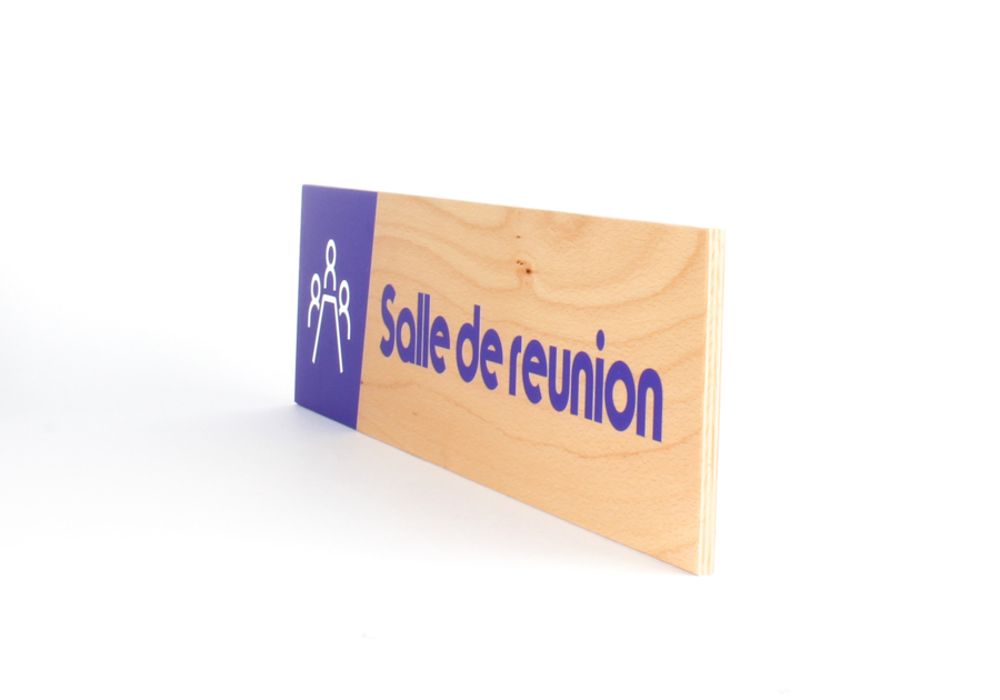 Placa grabada de madera de 60 x 15 cm con impresión en cuatro colores y blanco