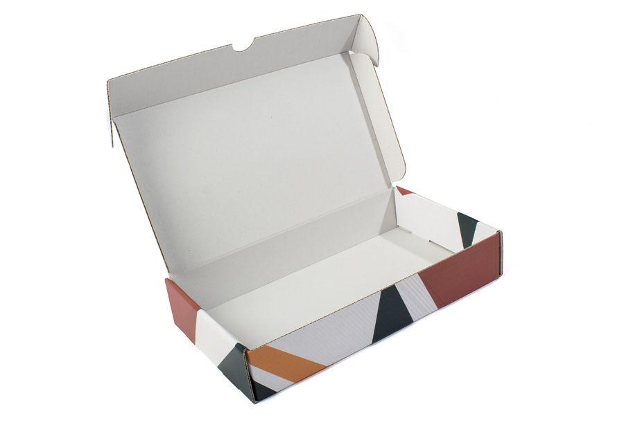 Caja de envío con solapas Caja de envío abierta