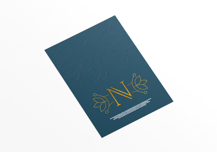 Tarjeta de invitación con acabados especiales, barniz 3D y stamping caliente