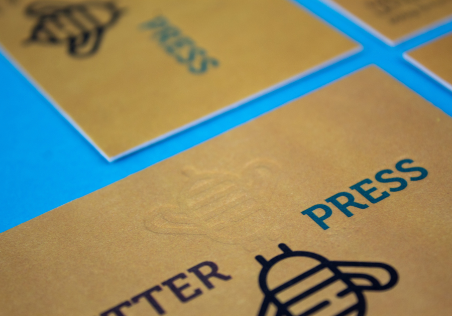 Tarjeta de prensa de letras