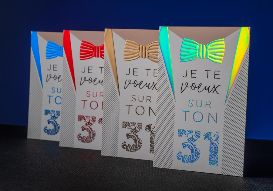 Folleto con acabados especiales, estampado en caliente de colores