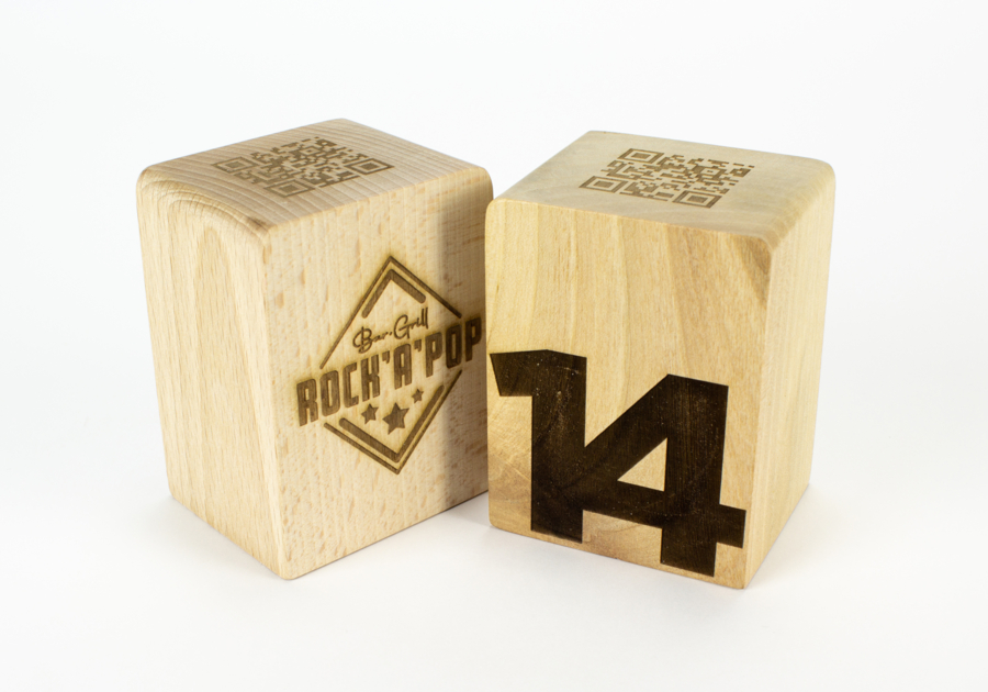 Cube en bois Gravure face avant et sur le dessus